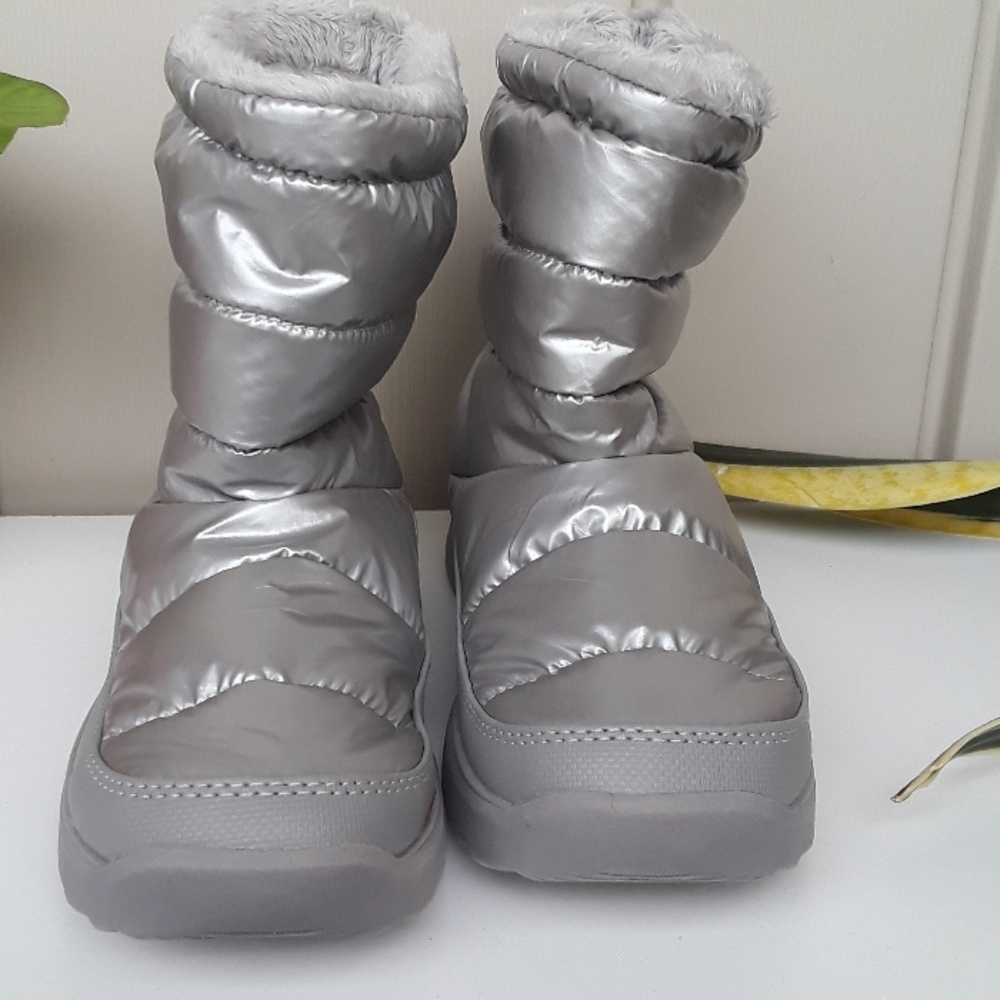 Tek Gear Boots size 6 M NWOT